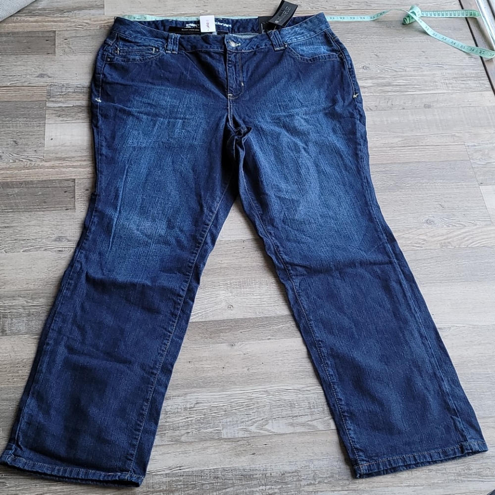 NWT Simply straight 22 average jeans